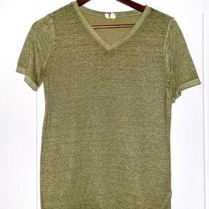 C est. 1946 Women Dark‎ Green V-Neck Short Sleeves Tee Shirt Medium Casual